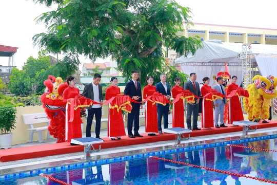 Modern swimming pool for students in Cat Hai special zone inaugurated