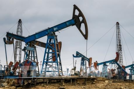 Giá dầu tăng khi OPEC+ quyết định không nâng sản lượng vào năm tới