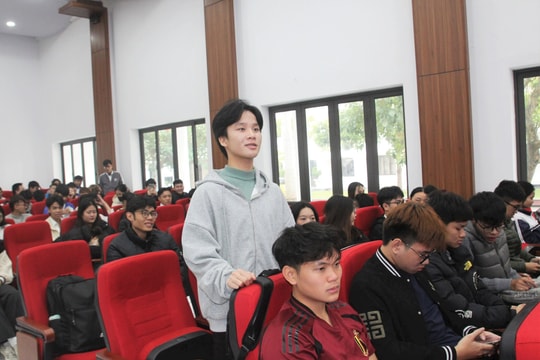 Trường Đại học Hải Phòng làm điểm triển khai chương trình hiện diện trực tuyến  cho sinh viên