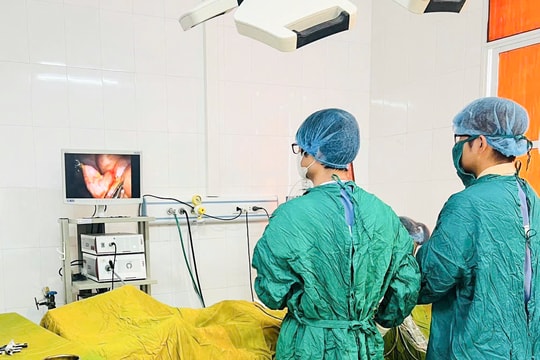 Trung tâm Y tế Tứ Kỳ phẫu thuật thành công ca bệnh nhi thủng dạ dày hiếm gặp