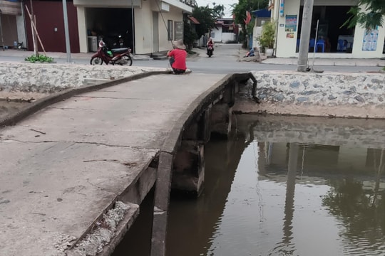 Nguy hiểm cầu bắc qua kênh thủy lợi tại xã Tiên Lãng