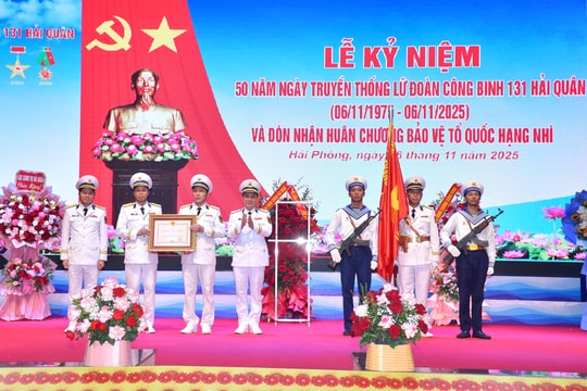 Lữ đoàn Công binh 131 Hải quân đón nhận Huân chương Bảo vệ Tổ quốc hạng nhì