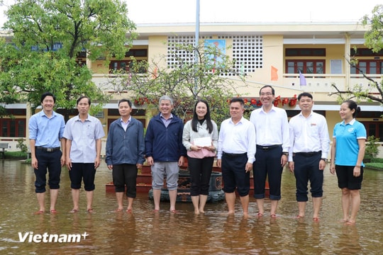 Agribank đồng hành cùng bà con vùng lũ thành phố Huế