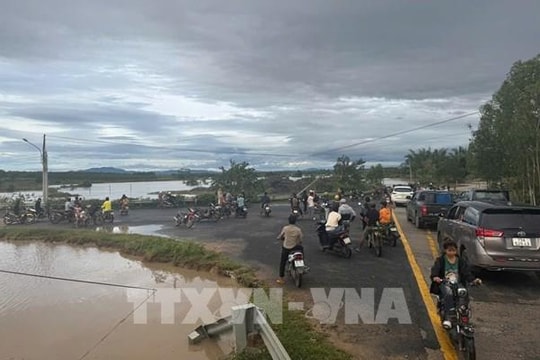 Sạt lở chia cắt giao thông, nhiều khu vực ngập lụt ở Gia Lai