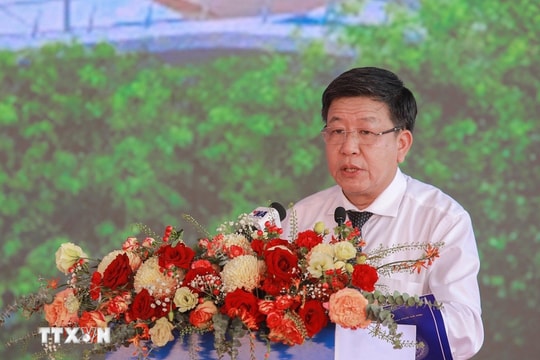 Đồng chí Dương Đức Tuấn điều hành công việc của UBND thành phố Hà Nội