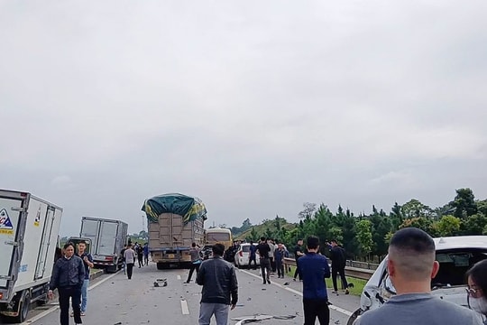 Tai nạn liên hoàn trên cao tốc Hà Nội - Thái Nguyên, 6 phương tiện hư hỏng