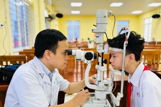 Chăm lo những đôi mắt sáng