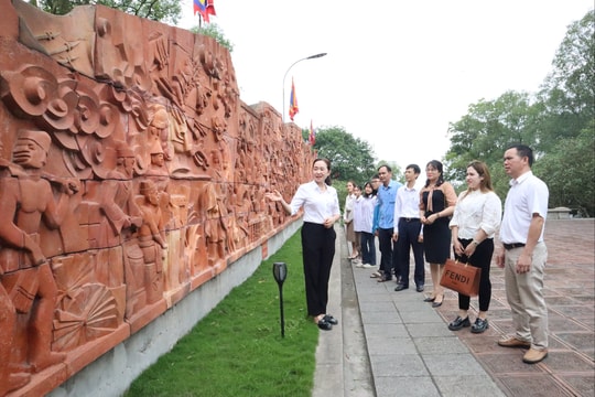 Kỳ thú bức phù điêu ở đền Cao An Phụ