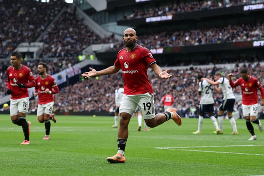 Tottenham và Manchester United hòa 2 - 2 trong trận cầu giàu cảm xúc