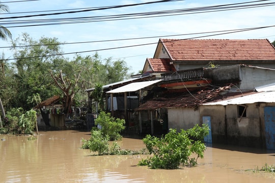 Bão số 13 làm sập, hư hỏng hơn 26.470 căn nhà và gây nhiều thiệt hại