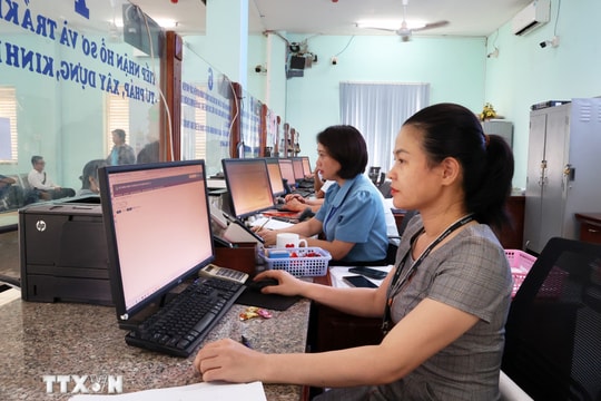 Xây dựng cơ chế, chính sách đột phá nhằm thu hút, trọng dụng cán bộ xuất sắc