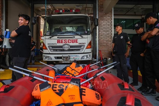 Philippines sơ tán 100.000 người tránh bão Fung-wong