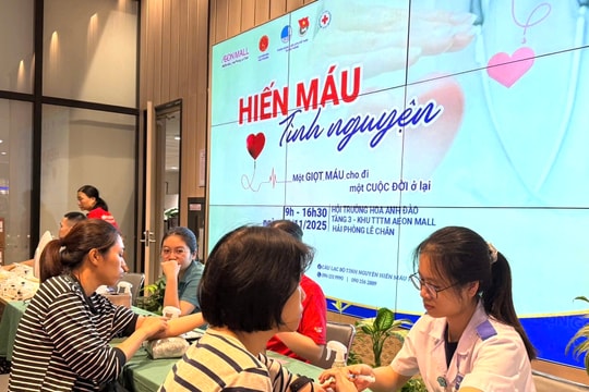Ngày hội 'Giọt hồng nhân ái' tiếp nhận 459 đơn vị máu