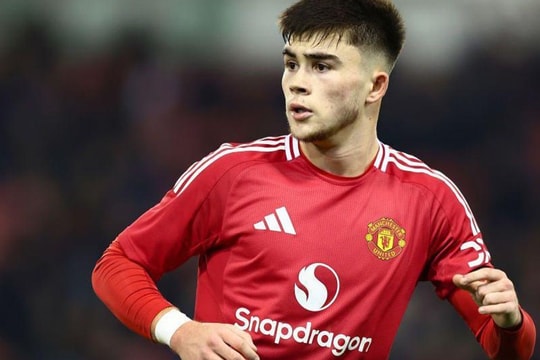 Manchester United cân nhắc triệu tập Harry Amass trở lại