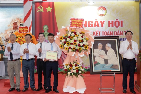 Đồng chí Phạm Văn Lập dự 'Ngày hội Đại đoàn kết toàn dân tộc' liên tổ dân phố phường An Biên