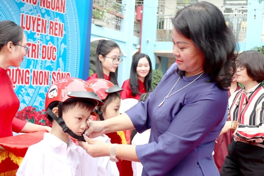 Tặng học sinh lớp 1 tại Hải Phòng hơn 68.300 mũ bảo hiểm đạt chuẩn