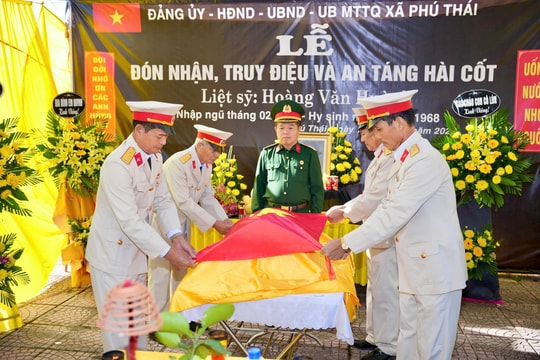 Xã Phú Thái đón hài cốt liệt sĩ Hoàng Văn Huỳnh trở về quê hương