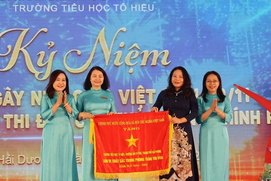 Trường Tiểu học Tô Hiệu (Hải Phòng) nhận Cờ thi đua của Chính phủ