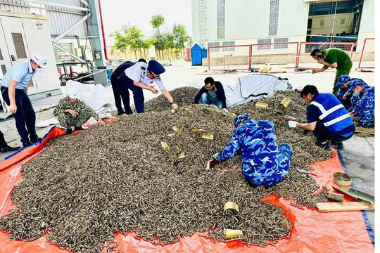 Thị trường ngầm mua bán 'hàng nóng'