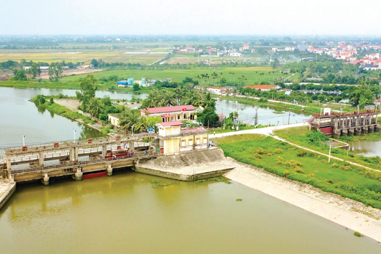 Ứng phó biến đổi khí hậu - Nâng cấp hệ thống đê điều, thủy lợi