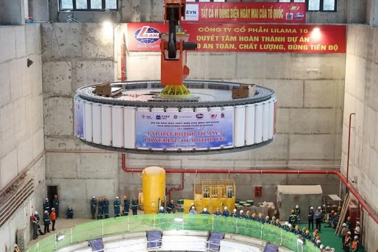 Hòa lưới thành công tổ máy số 2 dự án Nhà máy Thủy điện Hòa Bình mở rộng