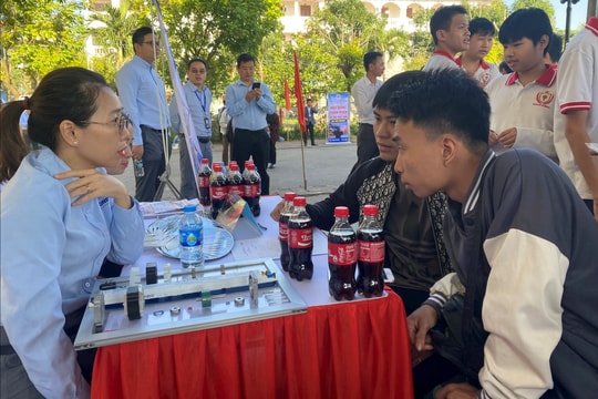 Gần 700 người được tư vấn, giới thiệu việc làm