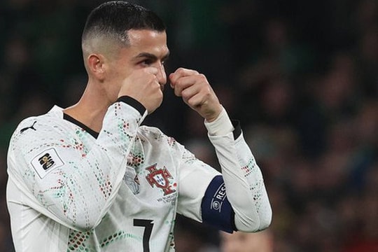 Ronaldo bị đuổi khỏi sân, Bồ Đào Nha thua sốc