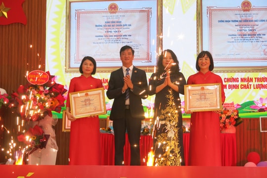 Ngôi trường mang tên Tiến sĩ Nguyễn Đốc Tín đón nhận chuẩn quốc gia mức độ 2