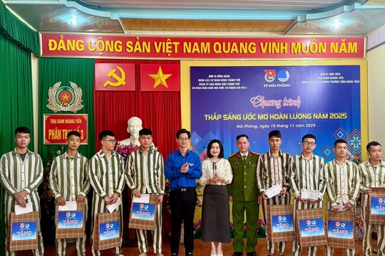 'Thắp sáng ước mơ hoàn lương' tại Trại giam Hoàng Tiến