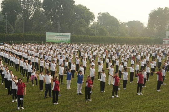 Gần 2.000 người hưởng ứng đồng diễn dưỡng sinh vì sức khỏe cộng đồng