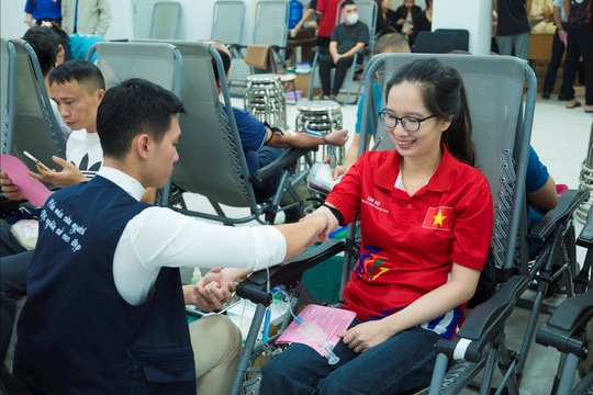 Gần 200 người tham gia hiến máu tình nguyện “Giọt hồng yêu thương”