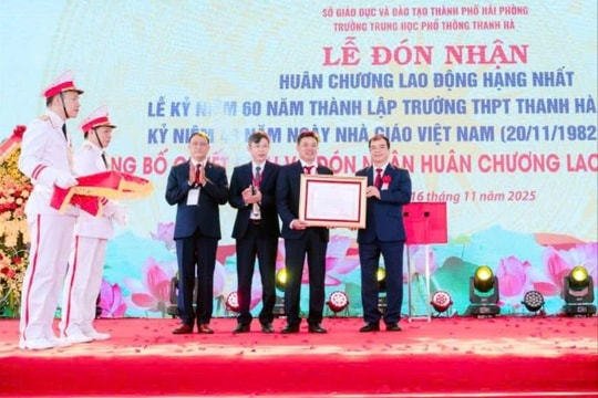 Trường THPT Thanh Hà đón nhận Huân chương Lao động hạng nhất