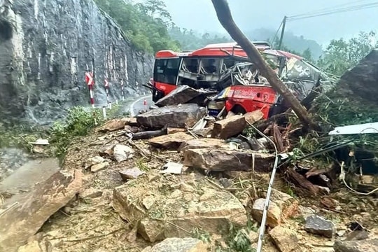 Thủ tướng yêu cầu làm rõ nguyên nhân vụ sạt lở làm 6 người chết trên đèo Khánh Lê