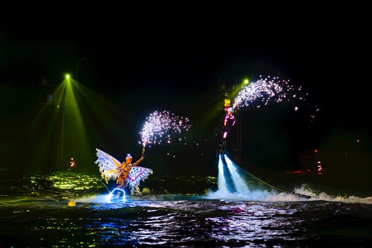 Cát Bà tỏa sáng qua những show diễn đẳng cấp