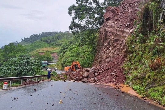 Tập trung ứng phó mưa lũ, đặt nhiệm vụ bảo đảm an toàn tính mạng cho Nhân dân lên trên hết