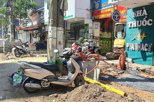 Đẩy nhanh tiến độ chỉnh trang vỉa hè phố Lê Lợi (phường Gia Viên)