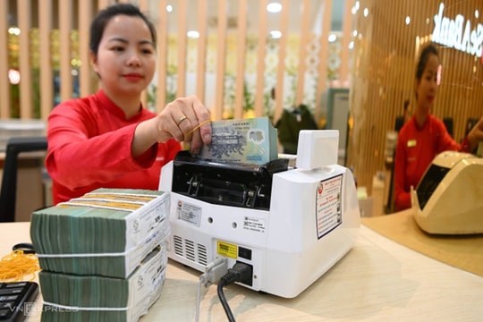 Tăng trưởng tín dụng cao hơn huy động, nhiều ngân hàng tăng lãi suất tiền gửi