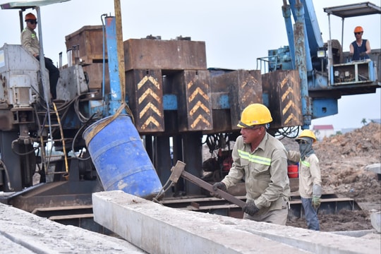 Hai Phong completes site clearance for 15 resettlement areas serving railway project