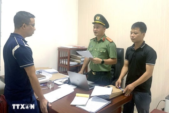 Khởi tố 9 đối tượng tổ chức cho người khác trốn đi nước ngoài
