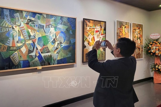Tôn vinh giá trị di sản qua triển lãm 'Cội nguồn'