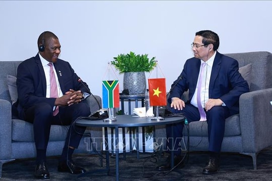 Thủ tướng Phạm Minh Chính tiếp Phó tổng thống Cộng hòa Nam Phi Paul Mashatile