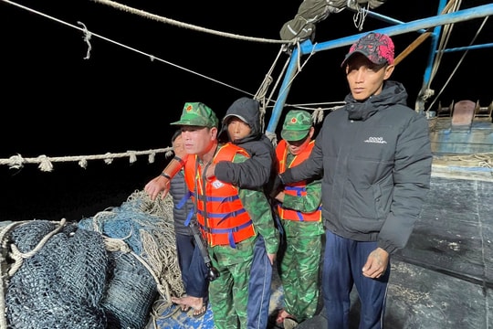 Hỗ trợ kịp thời thuyền viên bị tai nạn trên biển Cát Bà