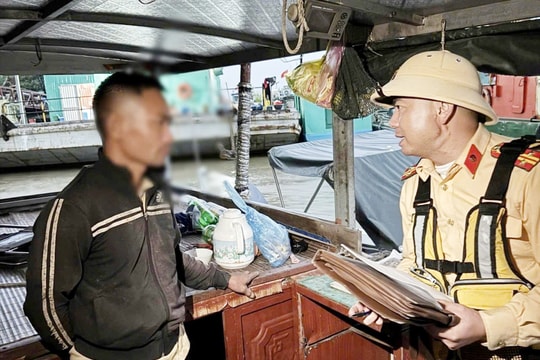 Tịch thu toàn bộ phương tiện, phạt nặng 4 người dùng điện đánh bắt cá trên sông Cấm