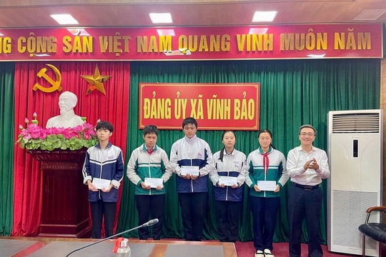 20 orphans in Vinh Bao to receive support until age 18