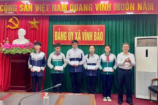 20 trẻ em mồ côi ở Vĩnh Bảo được nhận đỡ đầu đến năm 18 tuổi