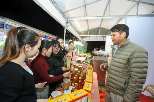 30 gian hàng Việt tham gia phiên chợ đưa hàng về nông thôn xã Kiến Hải