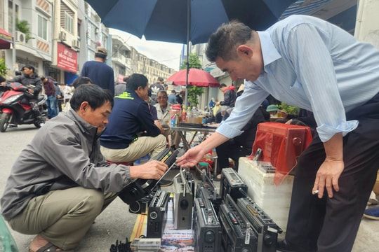 Nghề 'mua của người chán, bán cho người cần'