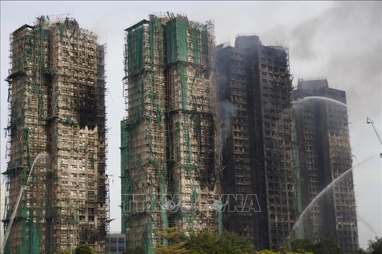Ít nhất 128 người thiệt mạng do vụ cháy chung cư ở Hong Kong