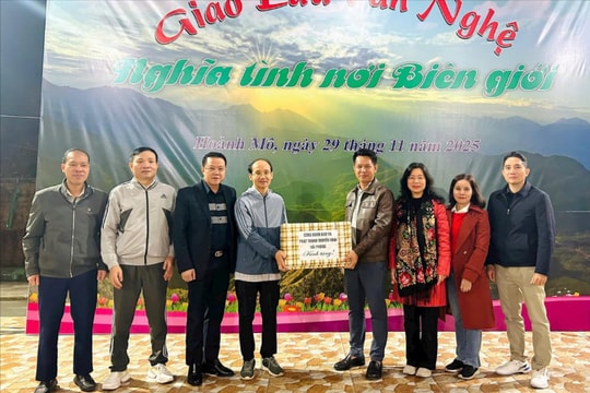 Báo và phát thanh, truyền hình Hải Phòng giao lưu với cán bộ, chiến sĩ Đồn Biên phòng Hoành Mô