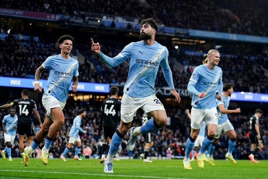 Foden giải cứu Man City ở phút bù giờ